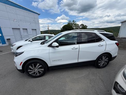 Used 2022 Chevrolet Equinox Premier AWD/4WD image 2