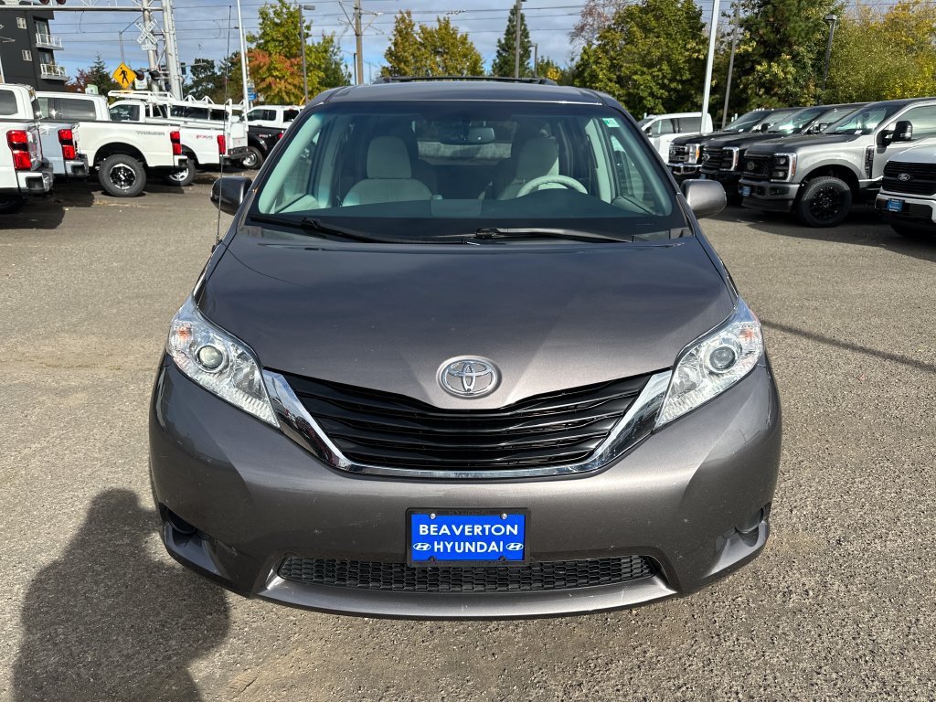 Used 2014 Toyota Sienna LE AWD/4WD image 9