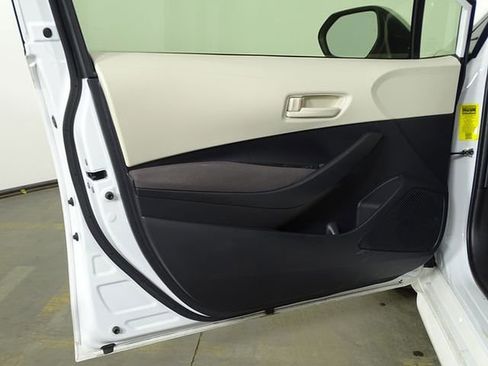 Used 2023 Toyota Corolla LE image 12