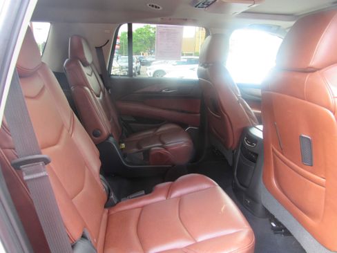 Used 2019 Cadillac Escalade Premium Luxury AWD/4WD image 13