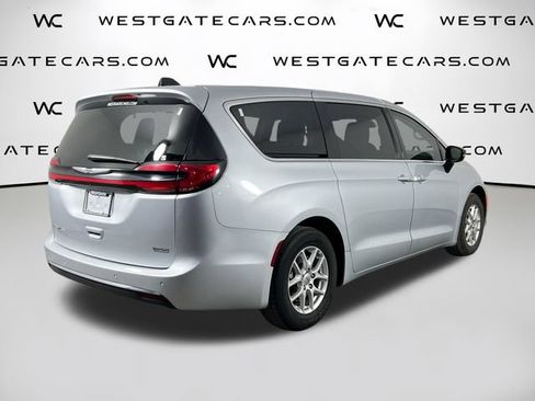 Used 2024 Chrysler Pacifica Touring-L FWD image 44