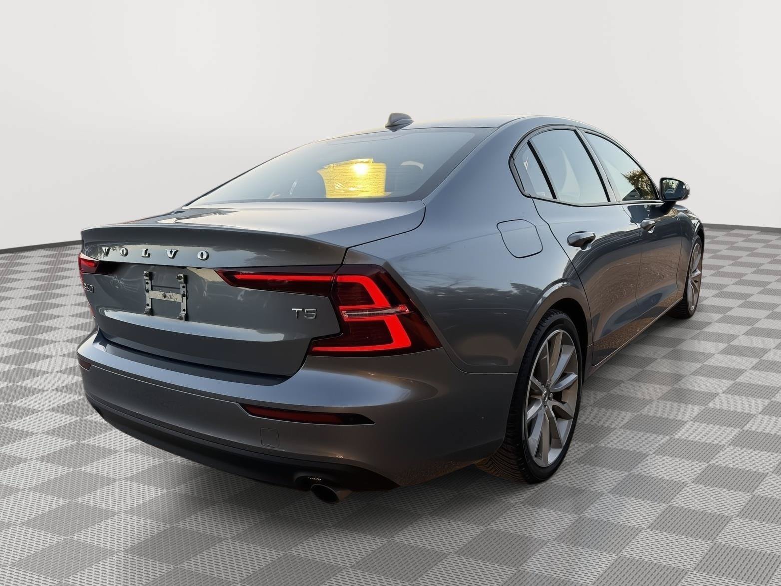 Used 2020 Volvo S60 T5 Momentum FWD image 7