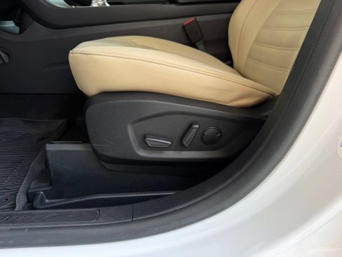 Used 2020 Ford Edge SEL w/ Cold Weather Package FWD image 10