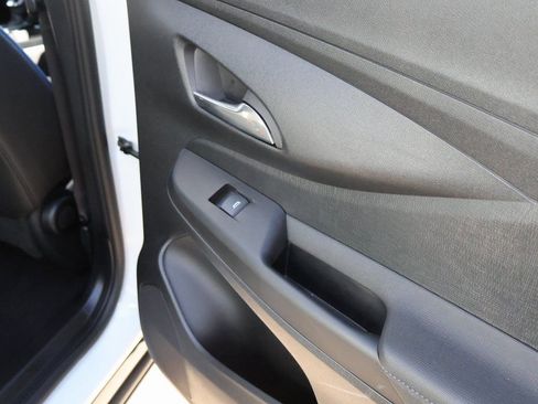 Used 2025 Buick Envista Sport Touring image 16