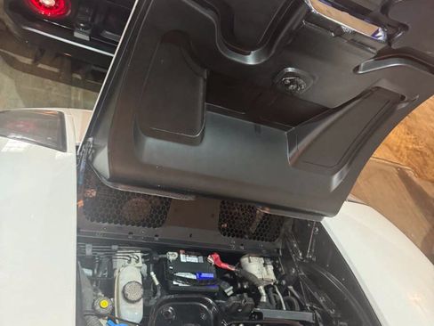 Used 2005 Ford GT RWD image 18