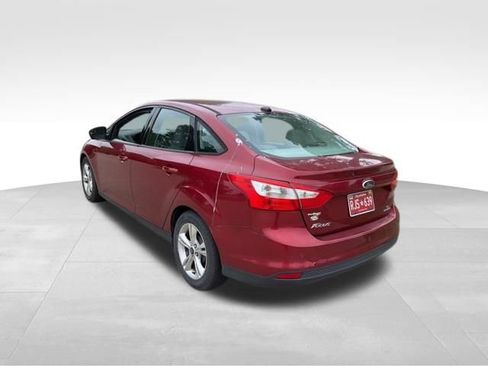 Used 2014 Ford Focus SE w/ SE Winter Package FWD image 5