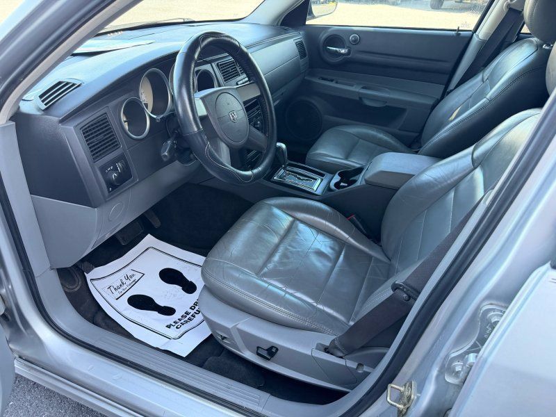 Used 2005 Dodge Magnum SE RWD image 10