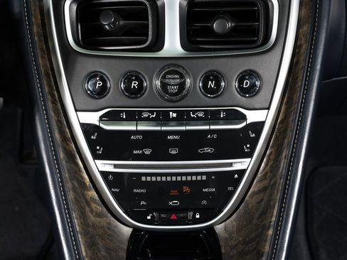 Used 2019 Aston Martin DB11 Volante image 29