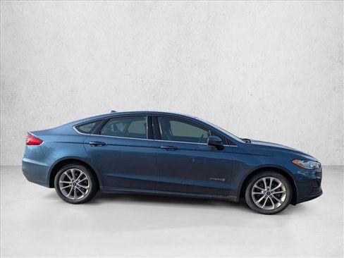 Used 2019 Ford Fusion SE FWD image 4