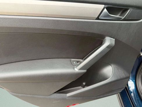 Used 2022 Volkswagen Passat 2.0T SE image 16