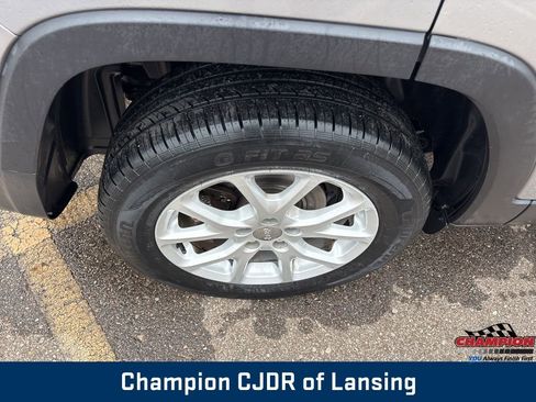 Used 2018 Jeep Cherokee Latitude image 10