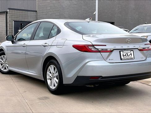 Used 2025 Toyota Camry LE image 12
