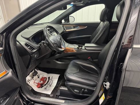 Used 2017 Lincoln MKX Reserve w/ Lincoln MKX Climate Package image 9