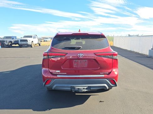 Certified 2020 Toyota Highlander XLE AWD/4WD image 7