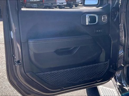 Used 2021 Jeep Wrangler Unlimited Sahara AWD/4WD image 18