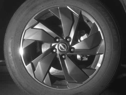 Used 2025 Nissan Rogue SV FWD image 13