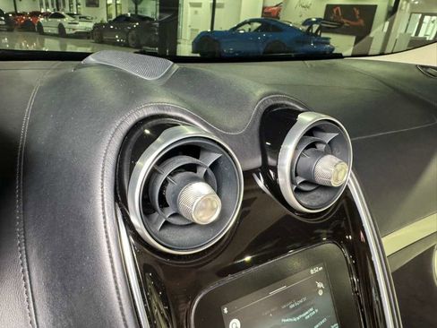 Used 2020 McLaren GT image 24