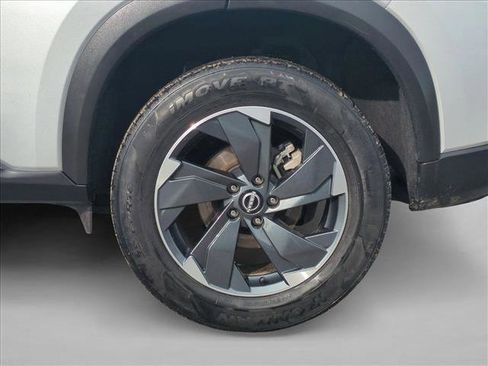 Used 2024 Nissan Rogue SV image 29