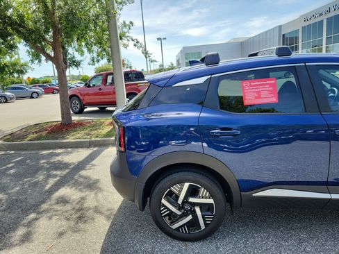 Used 2025 Nissan Kicks SV w/ SV Premium Package FWD image 6