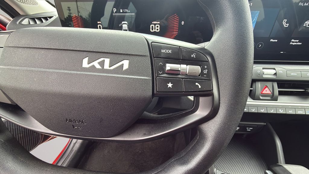 Used 2025 Kia K4 FWD image 25