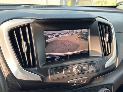 Used 2024 GMC Terrain SLE image 19