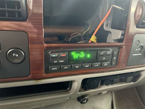 Used 2005 Ford F250 Lariat image 14