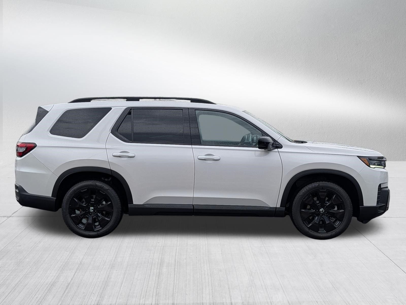 Certified 2026 Honda Pilot Black Edition image 8
