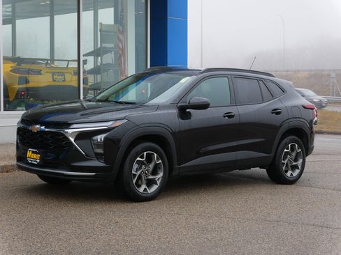 Certified 2025 Chevrolet Trax LT w/ LT Convenience Package image 6