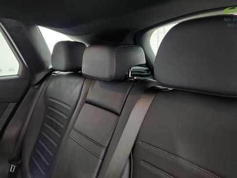 Used 2025 Mercedes-Benz GLC 300 4MATIC image 32