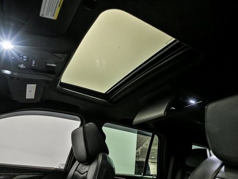 Used 2018 Cadillac Escalade Platinum image 15