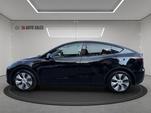 Used 2023 Tesla Model Y Long Range AWD/4WD image 2