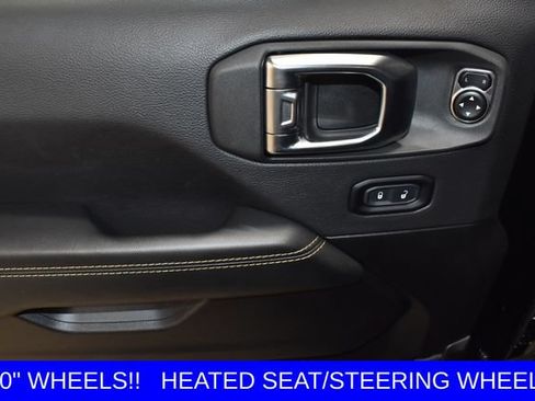 Used 2025 Jeep Wrangler Unlimited Sahara AWD/4WD image 18