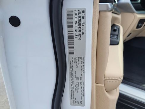 New 2024 Jeep Grand Cherokee Limited w/ Luxury Tech Group II AWD/4WD image 14