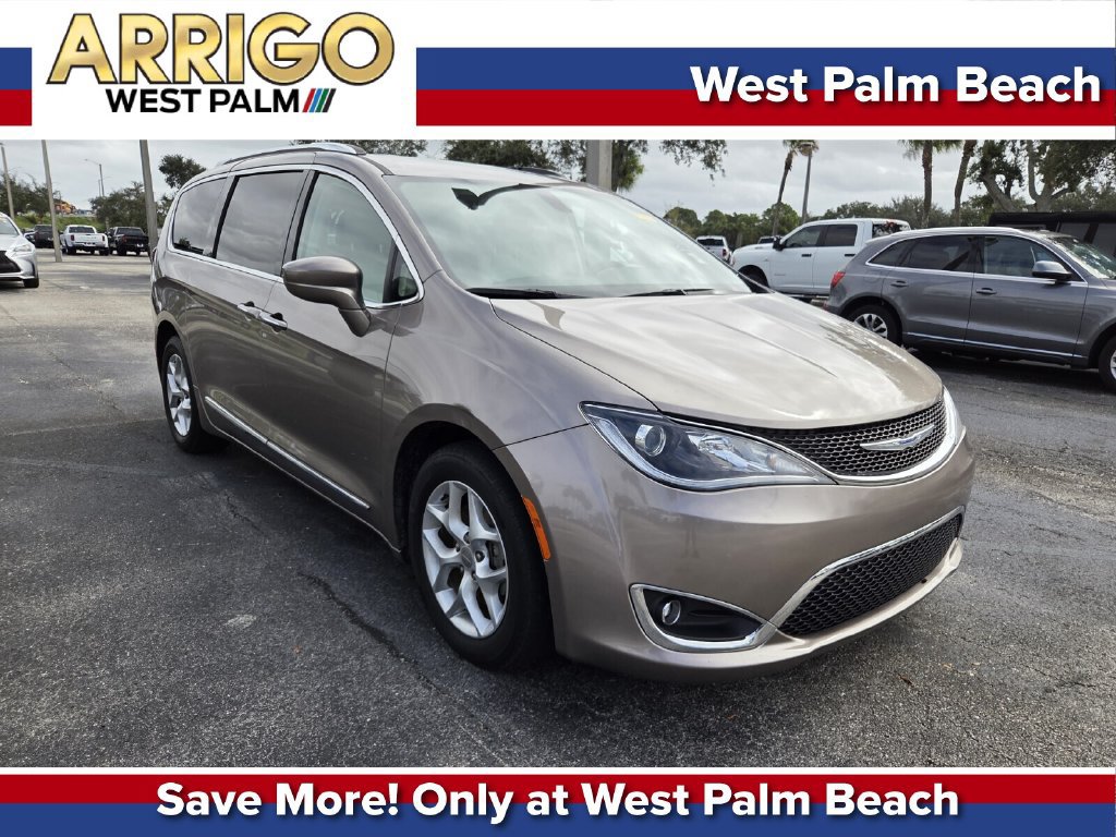 Used 2018 Chrysler Pacifica Touring-L Plus FWD image 1