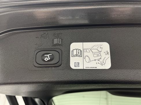 Certified 2018 Ford Escape Titanium w/ Ford Safe & Smart Package image 32