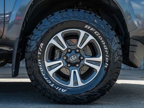 Used 2016 Toyota Tacoma TRD Sport w/ Premium & Technology Package AWD/4WD image 22