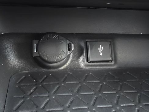 Used 2022 Toyota RAV4 XLE Premium image 34