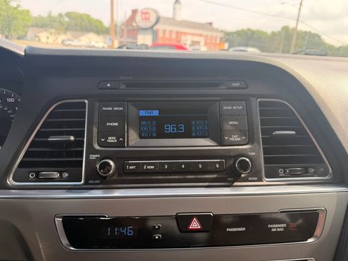 Used 2015 Hyundai Sonata SE FWD image 17