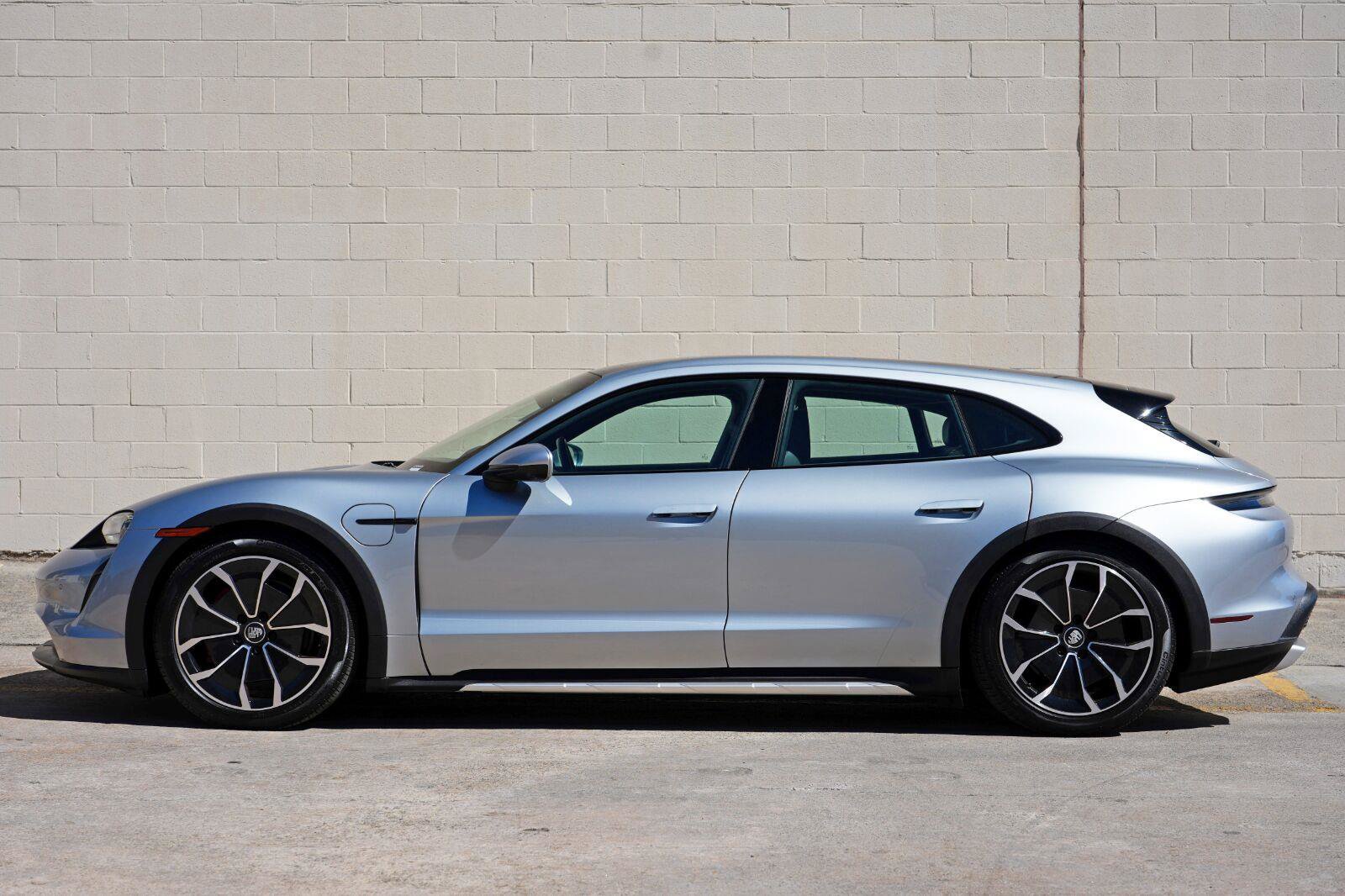 Used 2022 Porsche Taycan 4S AWD/4WD image 9