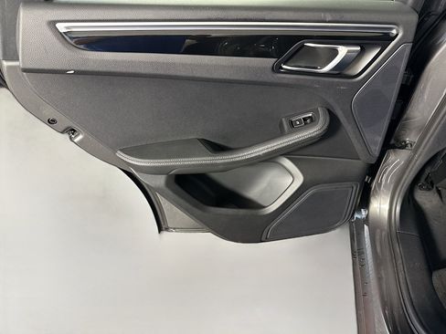 Used 2018 Porsche Macan AWD/4WD image 25