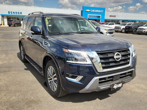 Used 2023 Nissan Armada SL w/ Captain's Chairs Package image 6