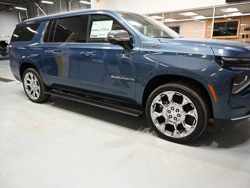 New 2026 Chevrolet Suburban High Country w/ LPO, Chrome Package image 8