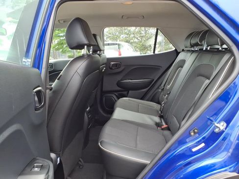 Certified 2024 Hyundai Venue Limited FWD image 11