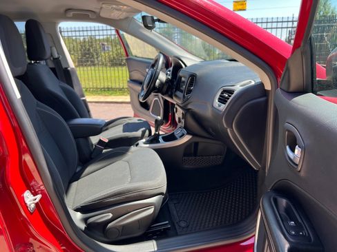 Used 2019 Jeep Compass Sport w/ Cold Weather Group image 19