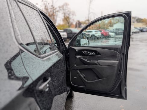 Used 2023 Chevrolet Traverse RS image 50