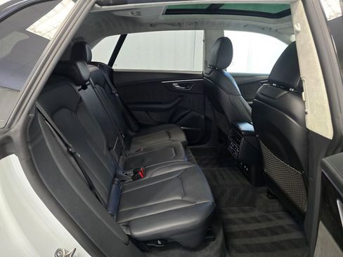 Used 2021 Audi Q8 Prestige w/ Prestige Package image 24