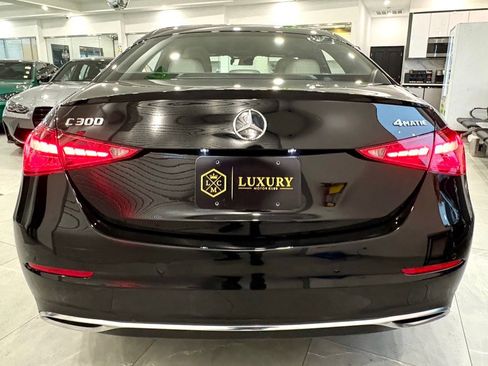 Used 2022 Mercedes-Benz C 300 4MATIC Sedan w/ Exclusive Trim Package image 6