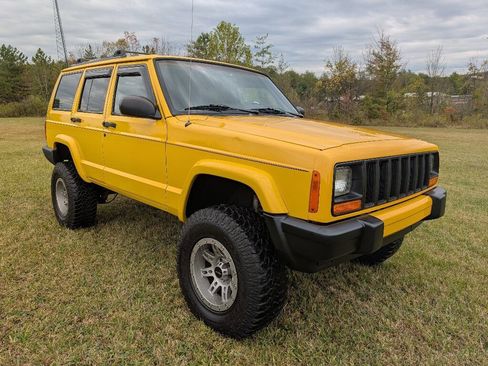 Used 2001 Jeep Cherokee Sport image 1