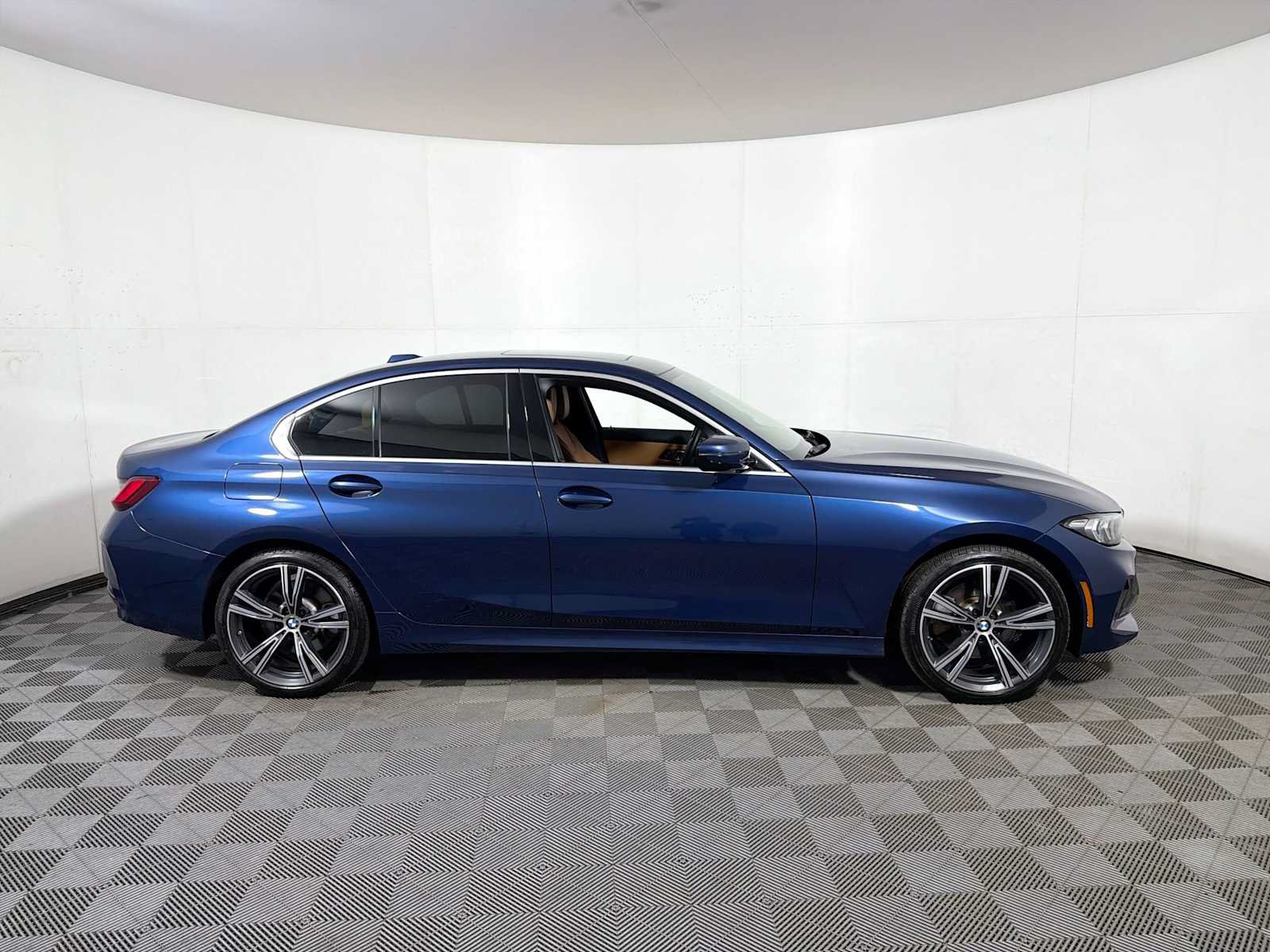 Used 2024 BMW 330i xDrive Sedan w/ Convenience Package AWD/4WD image 7