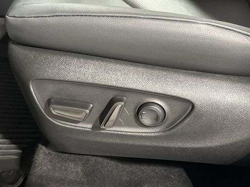 Used 2024 Toyota Grand Highlander XLE AWD/4WD image 15